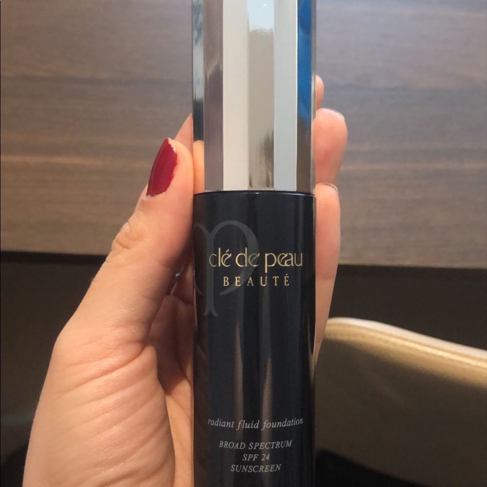 Cle de Peau Beaute Radiant Fluid Foundation